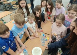 Chemiczne czary-mary, czyli nauka przez zabawę