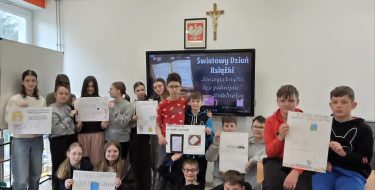 Czytaj, szanuj, tw&oacute;rz &ndash; święto książki i kreatywności w klasach IV-VII