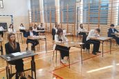 Egzamin &oacute;smoklasisty