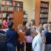 Uczniowie klasy pierwszej z wizytą w bibliotece