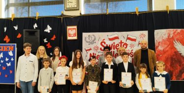 Narodowy Dzień z Pieśnią i Poezją – szkolny konkurs recytatorski z okazji Narodowego Święta Niepodległości.