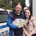 „Pomagając innym, pomagasz i sobie” – kartki świąteczne dla Weroniki Świder